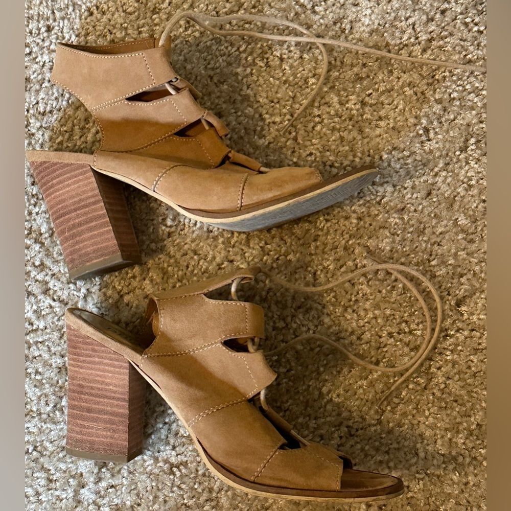 DIBA True Tan Laceup Peep Toe Block Heels Women's Sz 8